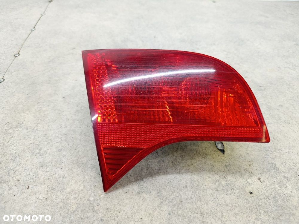 LAMPA TYLNA LEWA W KLAPE AUDI A4 B7 8E9945093 KOMBI - 4