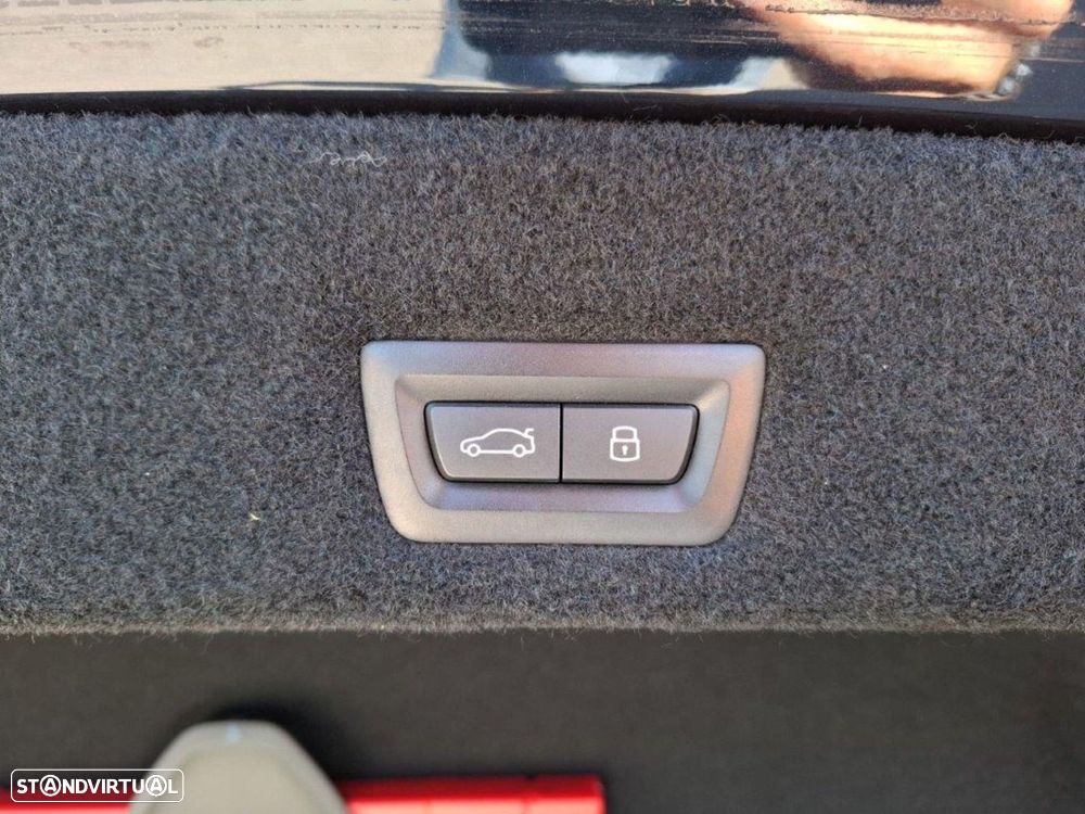 BMW i7 xDrive60 Pack Desportivo M - 32