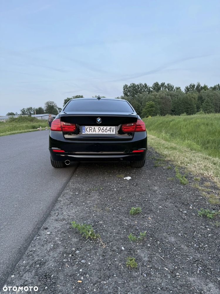 BMW Seria 3 320i - 7