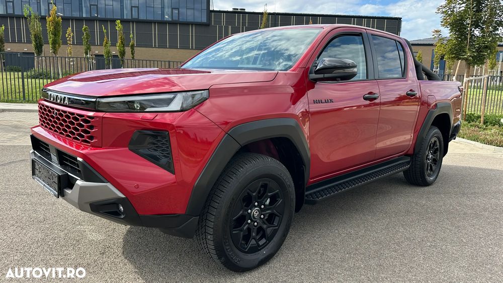 Toyota Hilux 2.8D 204CP 4x4 Double Cab AT MHEV Invincible Color Edition (6Y2) - 2