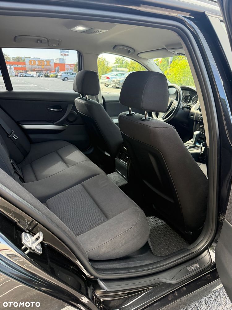 BMW Seria 3 320d - 29