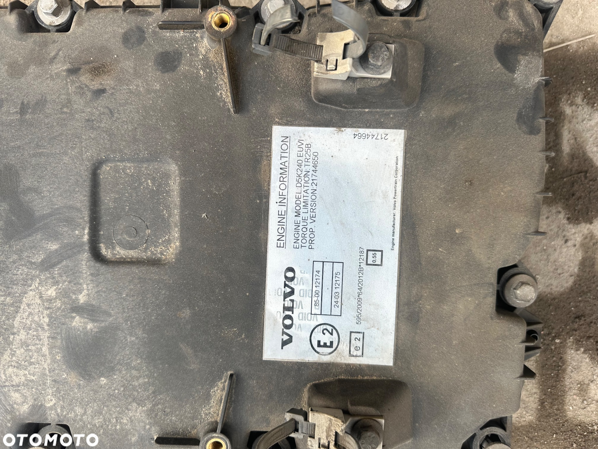 POKRYWA ZAWORÓW VOLVO FL6 D5K240 EURO6. - 4