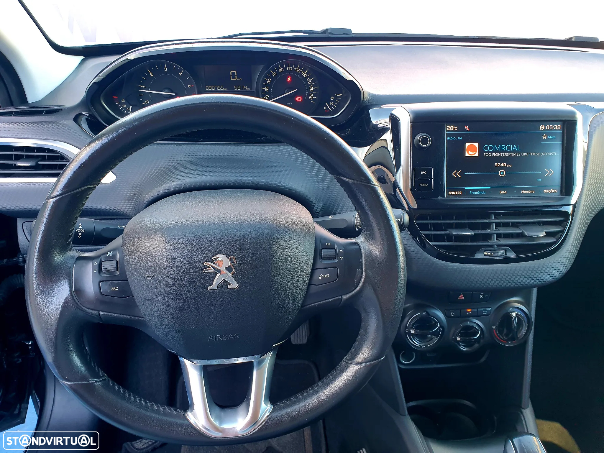 Peugeot 208 1.6 BlueHDi Style - 4