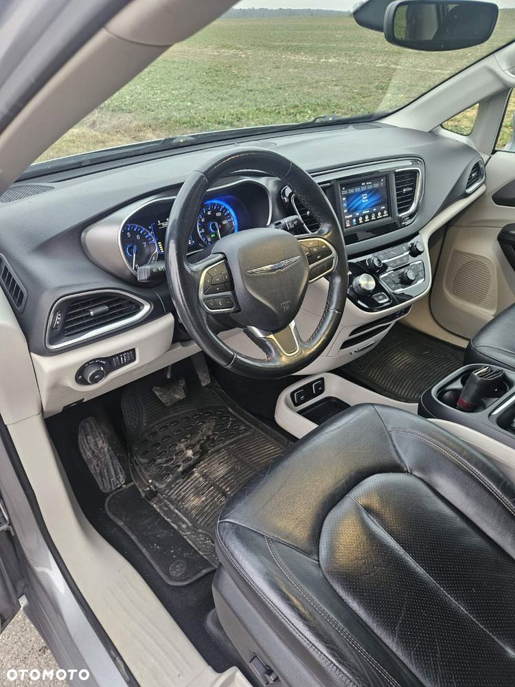 Chrysler Pacifica - 5