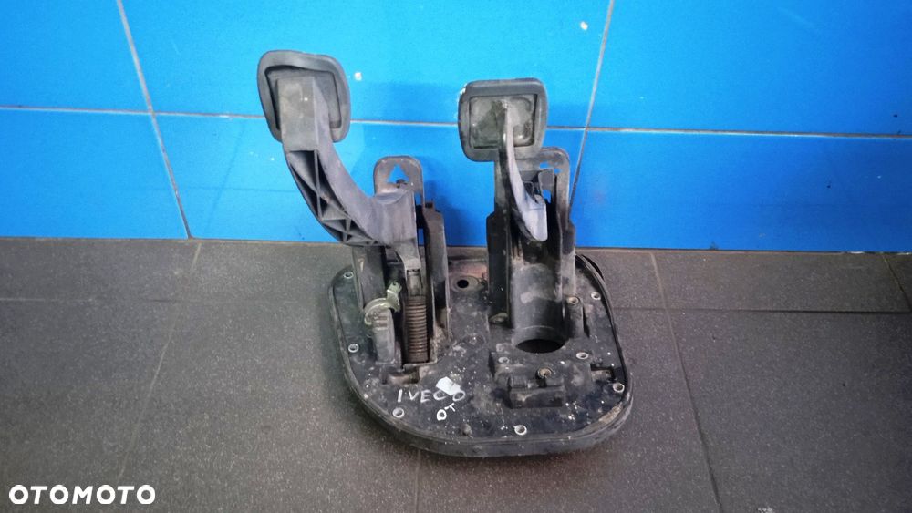 Pedał sprzęgła hamulca Iveco Daily 00-06 504068713 - 1
