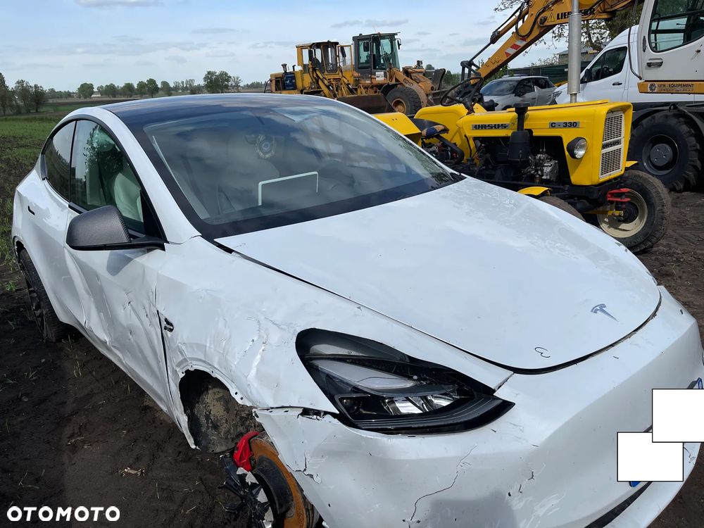 Tesla Model Y Long Range Dual Motor AWD - 29