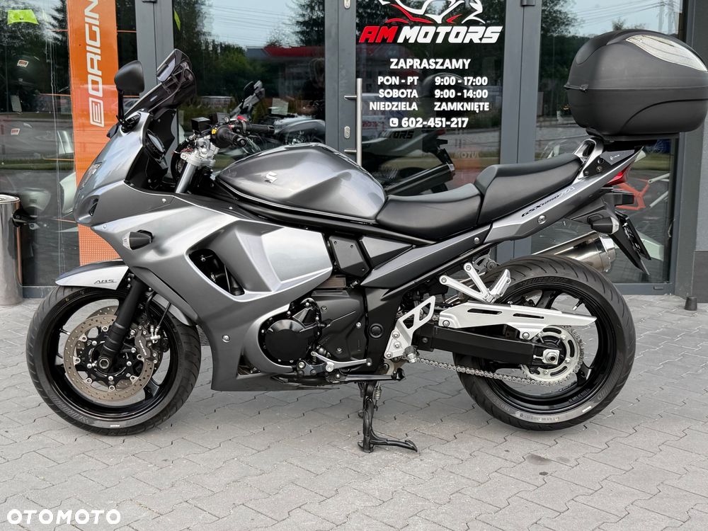 Suzuki GSX - 27