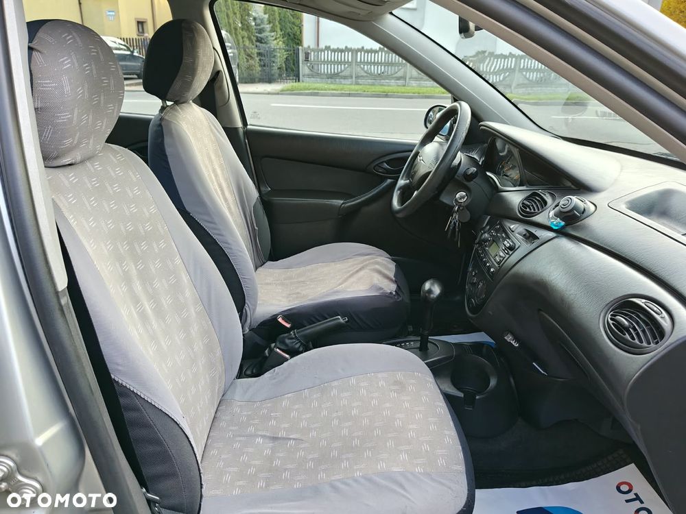 Ford Focus 1.6 Ghia - 16