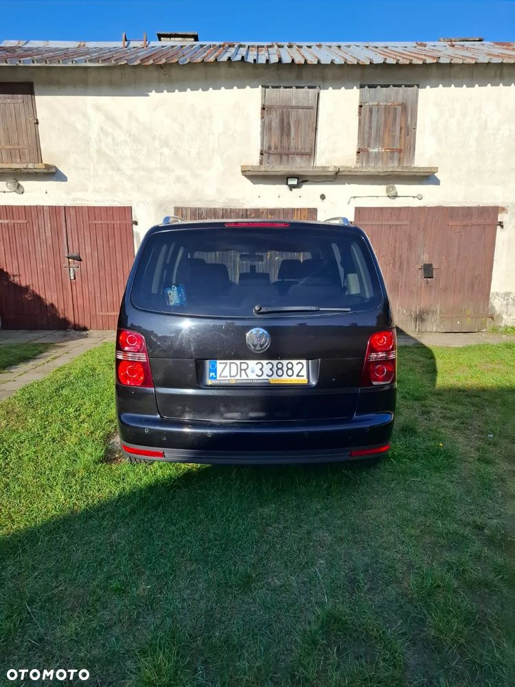 Volkswagen Touran - 4