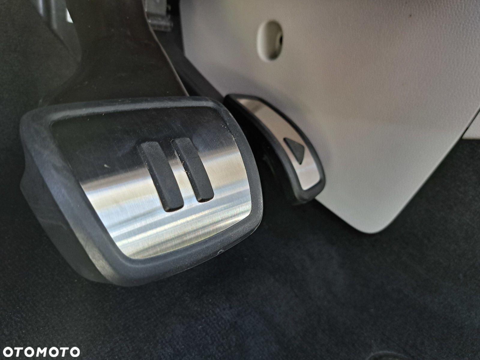 Volkswagen ID. Buzz 150 kW (204 PS) / skrzynia biegów: automatyczna 1 biegowa rozstaw osi: 2988 mm - 16