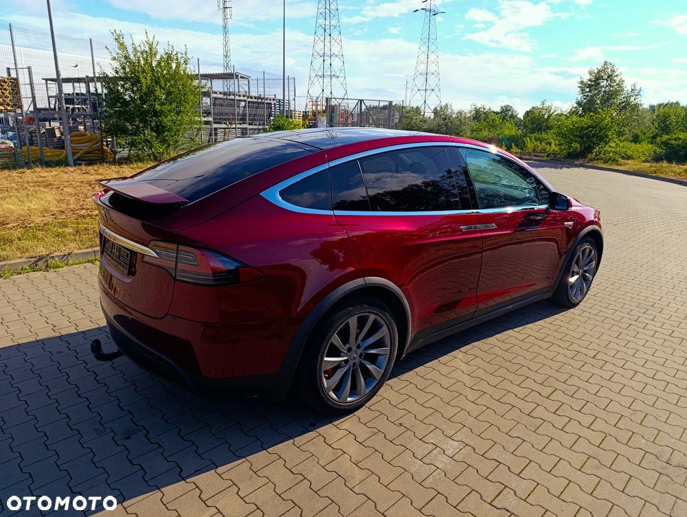 Tesla Model X - 14