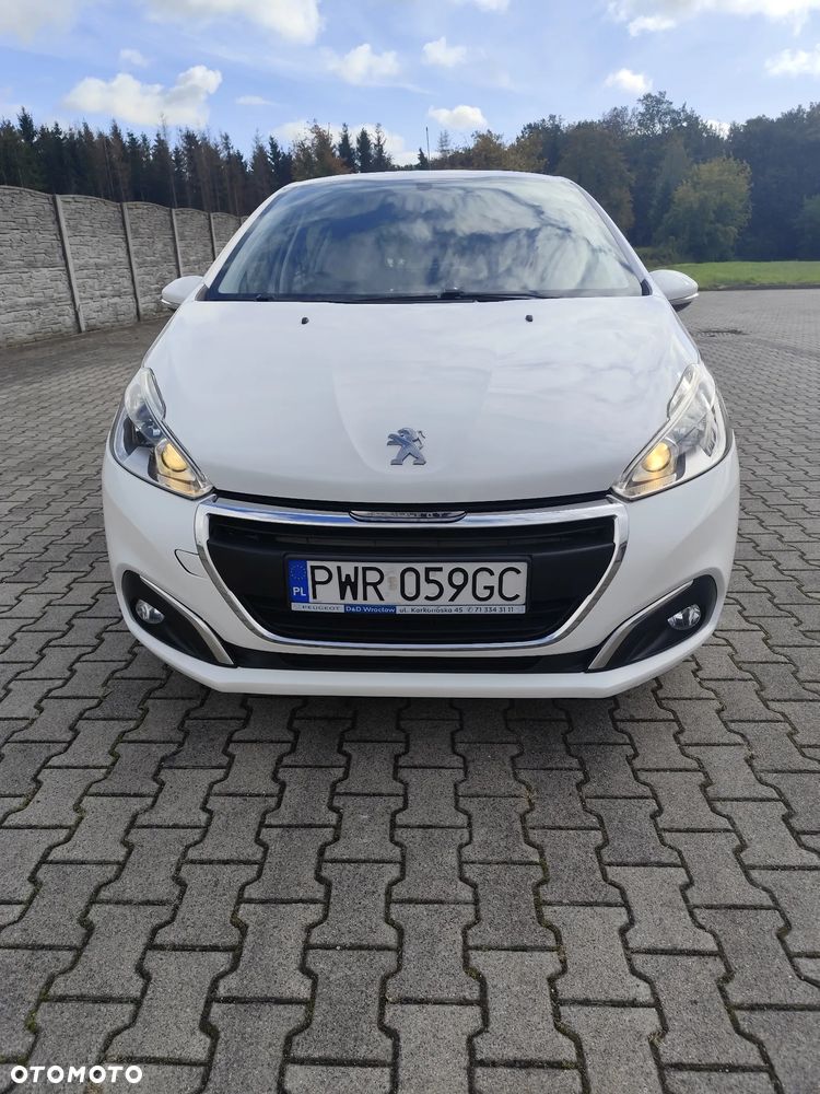 Peugeot 208 2015 photo 3