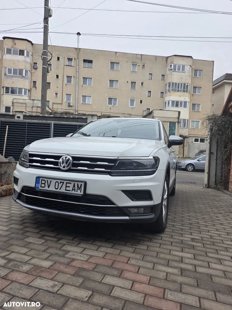 Volkswagen Tiguan - 1