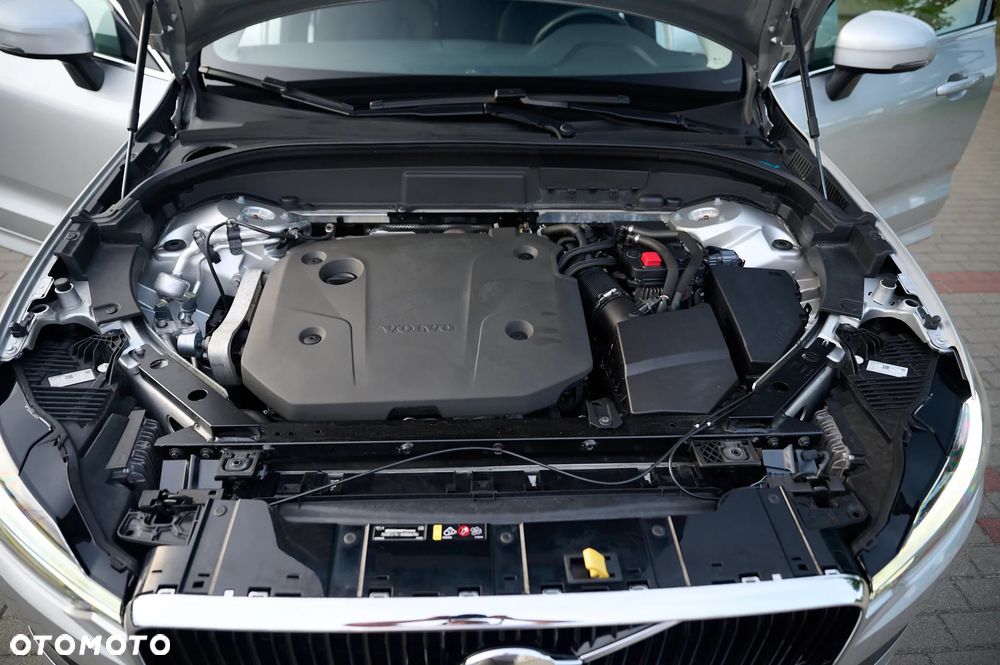 Volvo XC 60 B4 D AWD Momentum Pro - 19