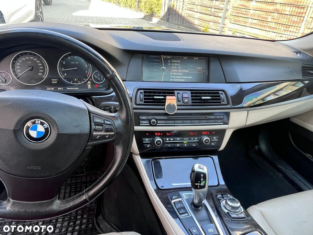 BMW Seria 5 528i xDrive Sport-Aut - 11