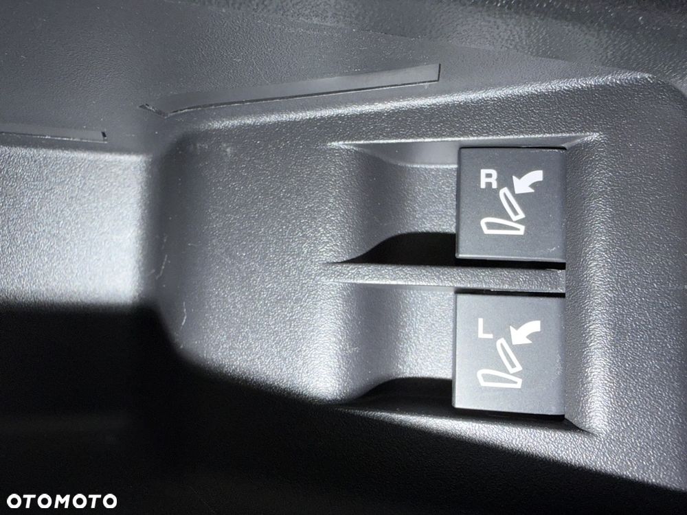 Land Rover Discovery Sport - 28