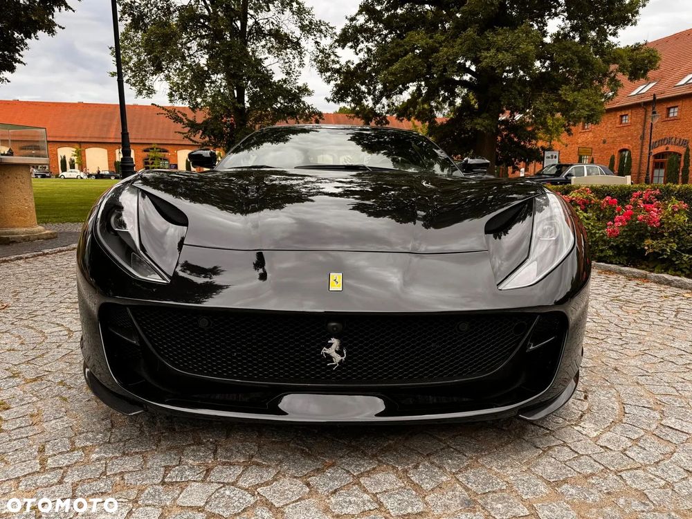 Ferrari 812 Superfast - 8