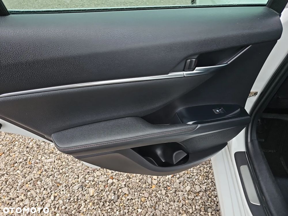 Toyota Camry 2.5 Hybrid Executive CVT - 26
