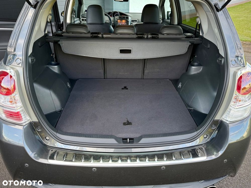 Toyota Verso 1.8 Premium MS - 25