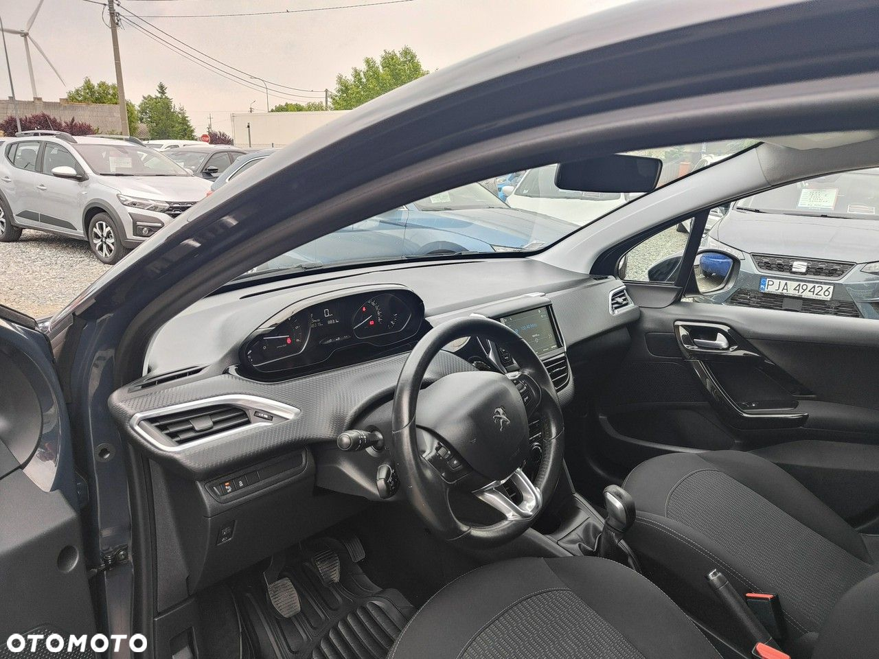 Peugeot 208 - 8