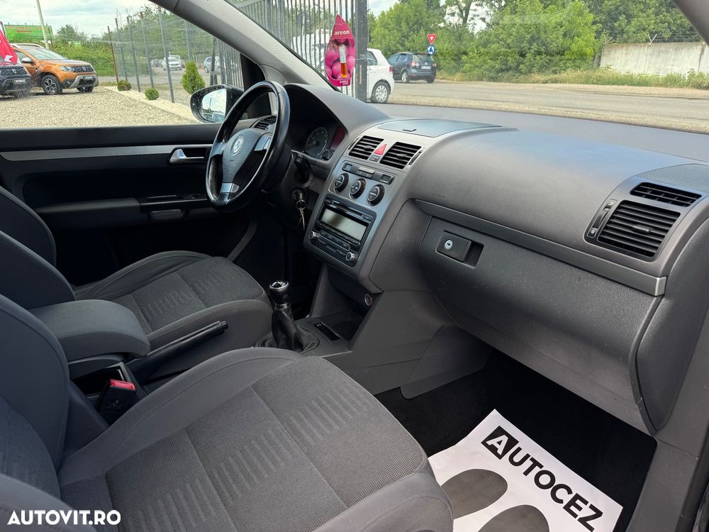 Volkswagen Touran 1.4 TSI STYLE - 11
