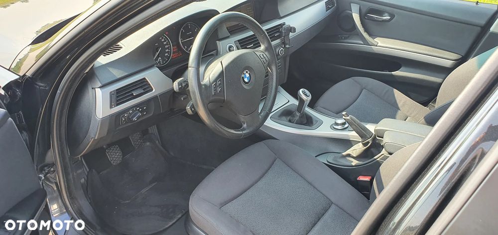 BMW Seria 3 318d - 6