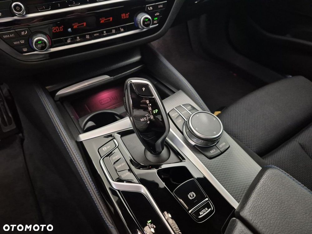 BMW Seria 5 520d xDrive M Sport sport - 17