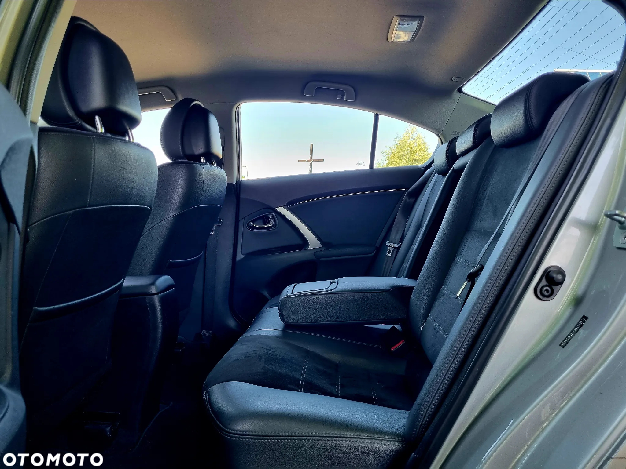 Toyota Avensis 1.8 Premium - 11