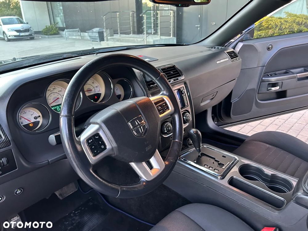 Dodge Challenger 3.5 SE - 23