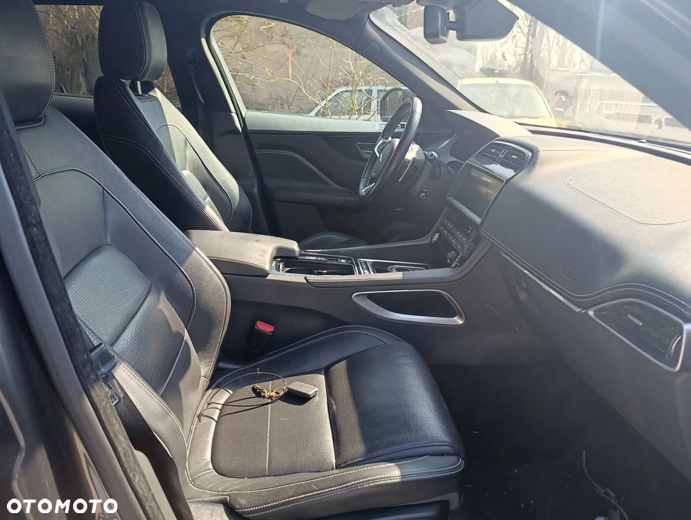 Jaguar F-Pace D300 AWD R-Dynamic SE - 14