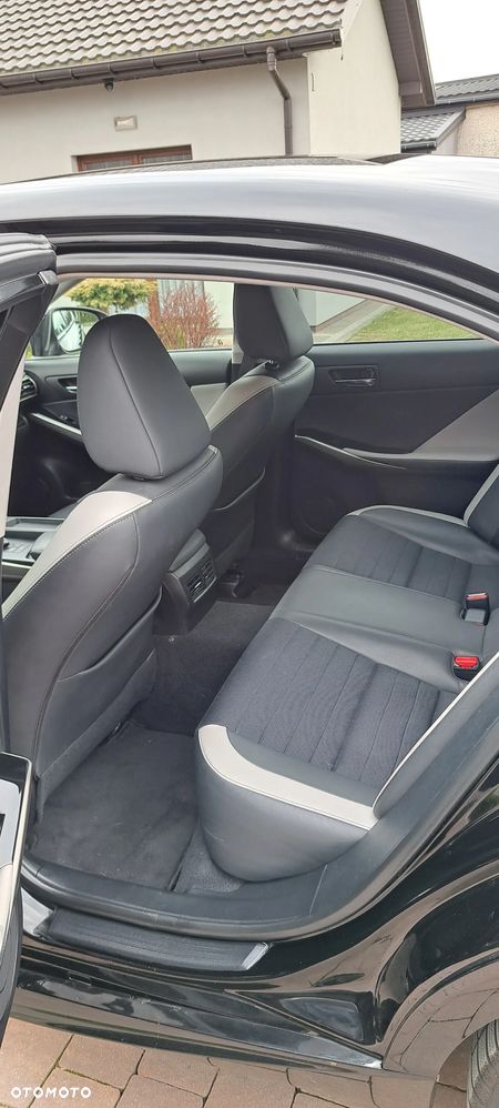 Lexus IS 200t Elegance - 7