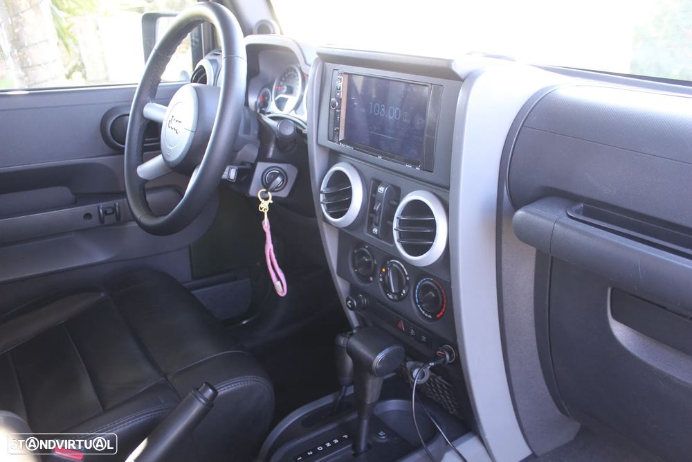 Jeep Wrangler 2.8 CRD ATX Sport - 33