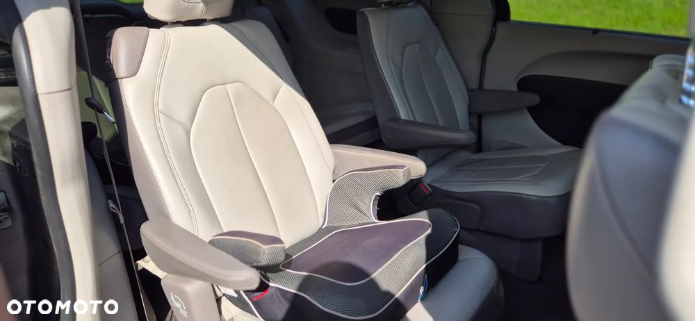 Chrysler Pacifica - 26