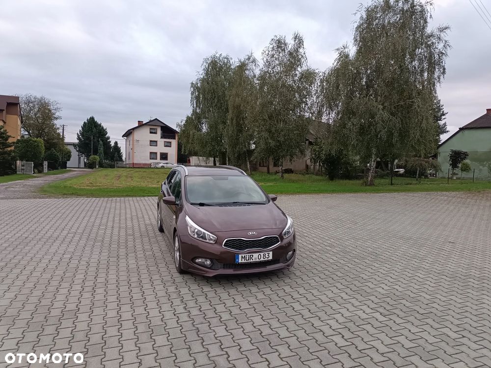 Kia Ceed 1.6 GDI Dream Team Edition - 10