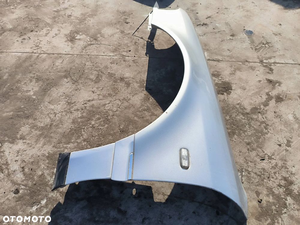 Boczek lewy przód Audi A8 D2 - 2