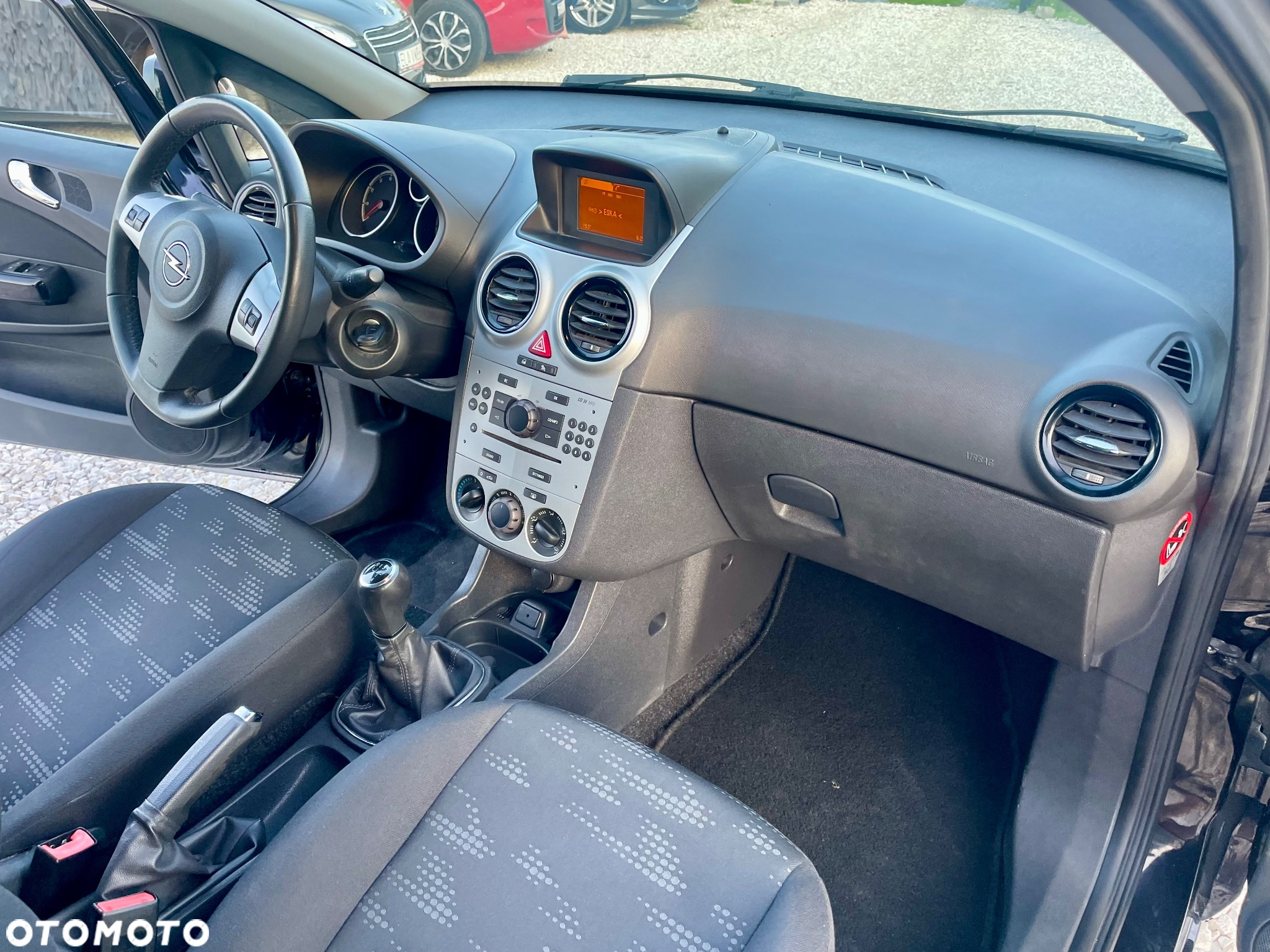 Opel Corsa 1.4 16V Innovation - 33