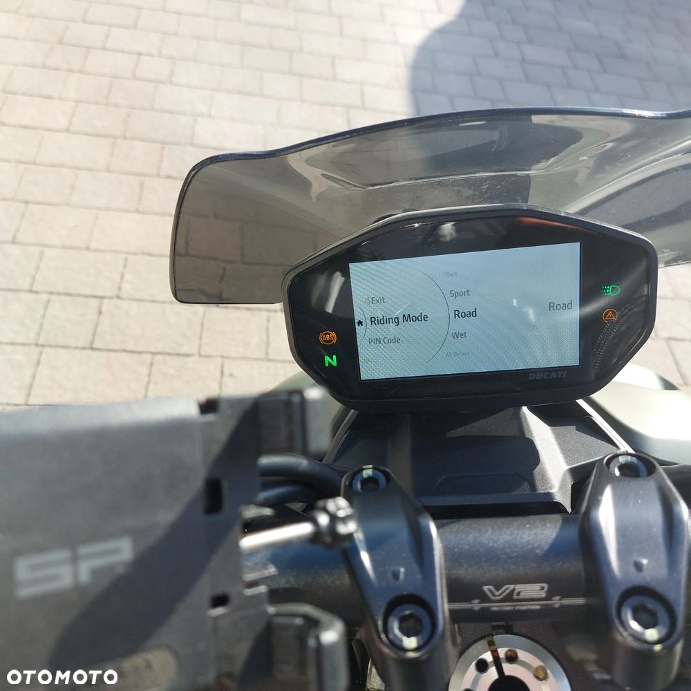 Ducati Streetfighter V2 - 6