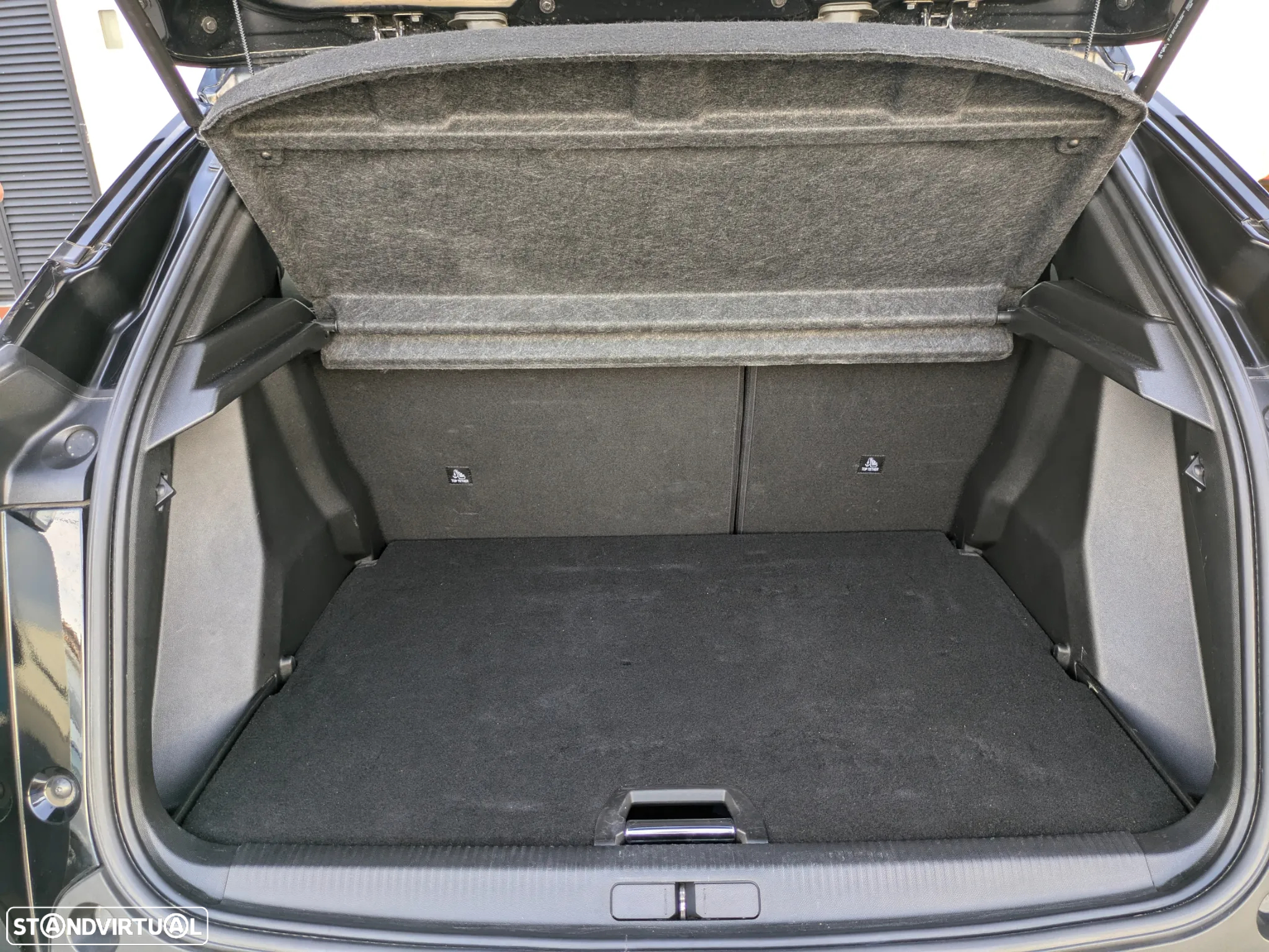 Peugeot 2008 1.2 PureTech Allure - 9