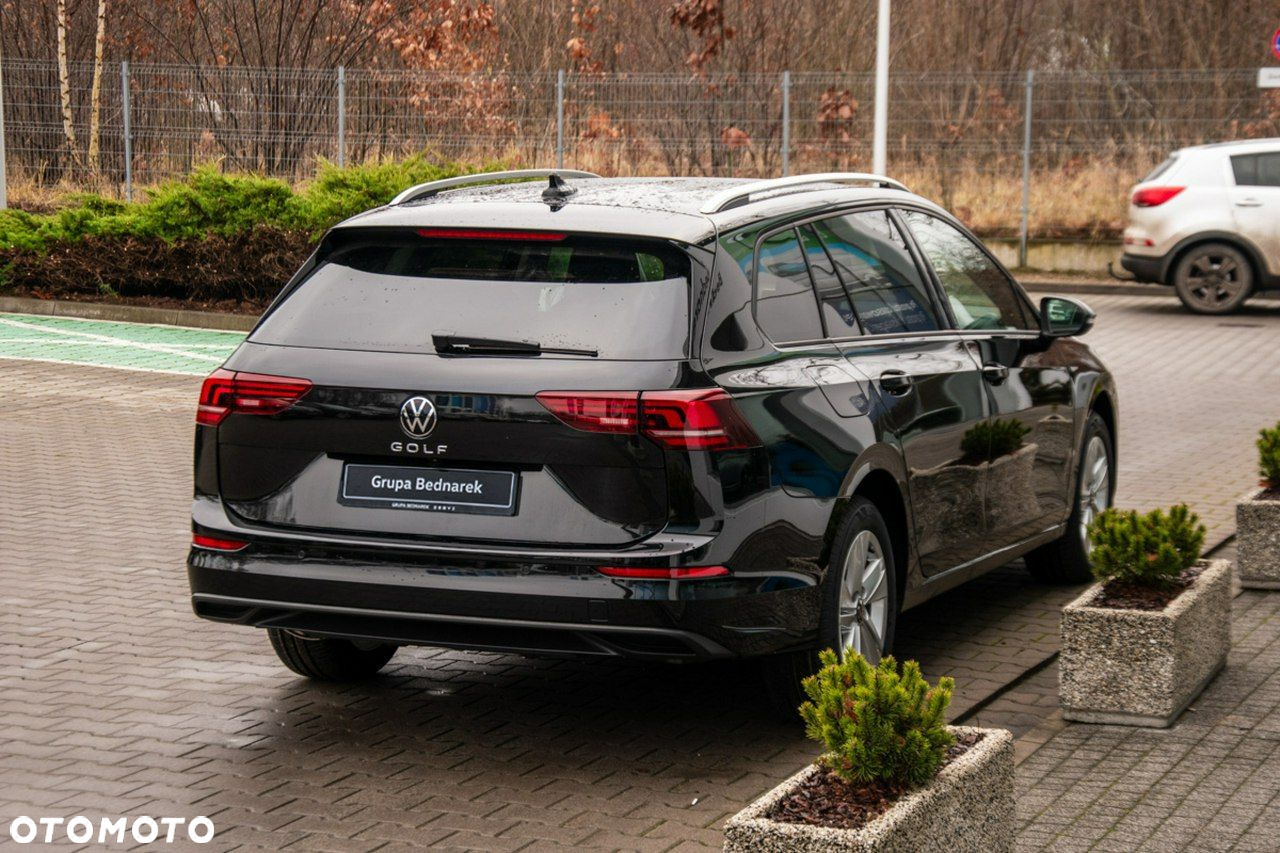 Volkswagen Golf - 8