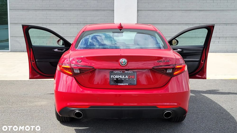 Alfa Romeo Giulia 2.0 Turbo 16V AT8-Q4 Ti - 12