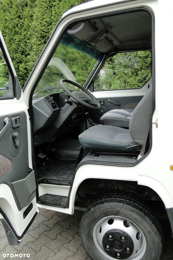 Nissan TRADE - 7