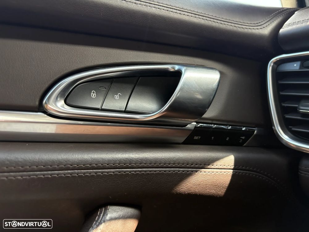 Porsche Panamera S Hybrid - 21
