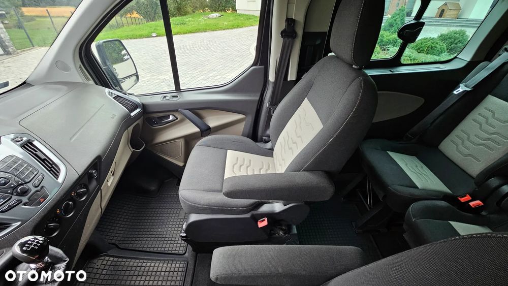 Ford Tourneo Custom - 17