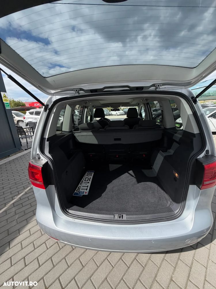 Volkswagen Touran - 15
