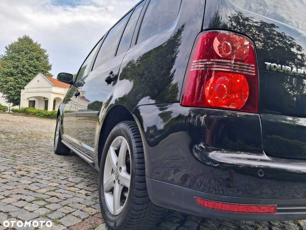 Volkswagen Touran - 23