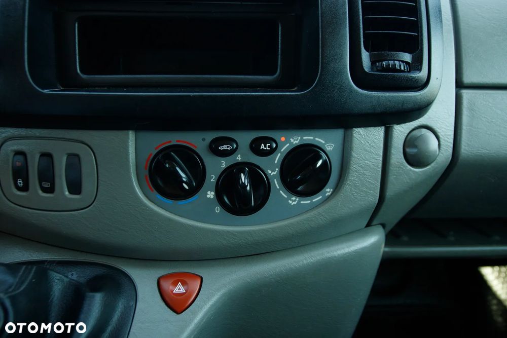 Opel Vivaro - 24