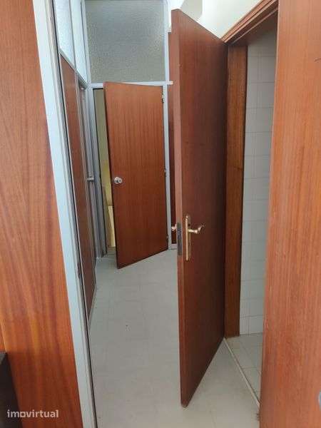 Espaço comercial 75m2 com WC completo 2⁰ andar - Grande imagem: 3/8