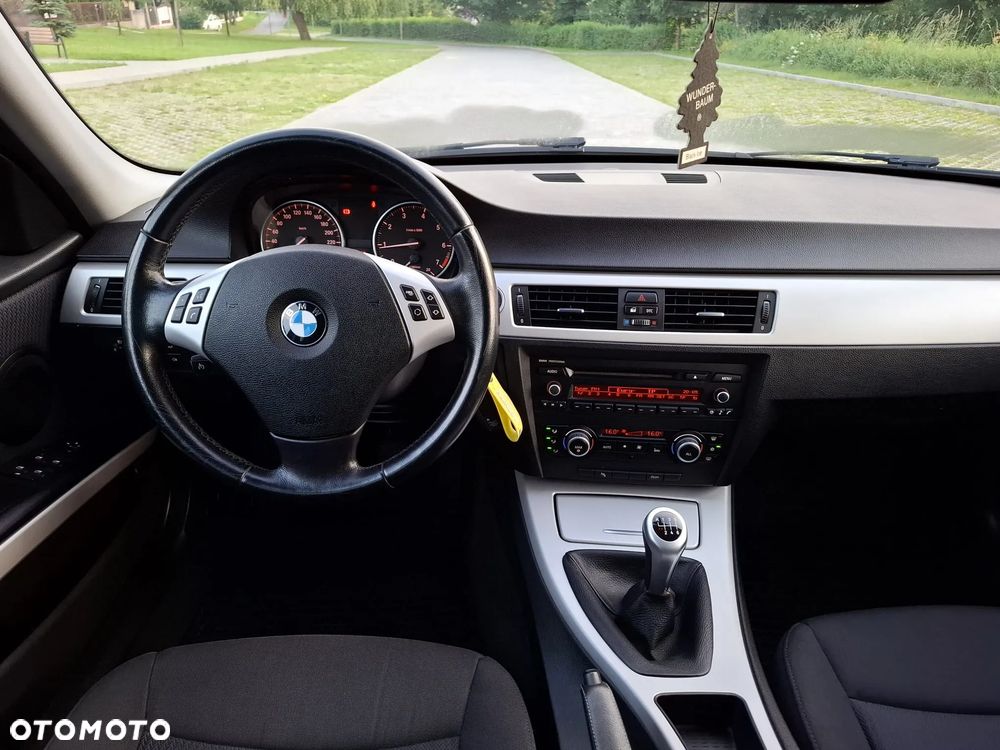 BMW Seria 3 318i - 12
