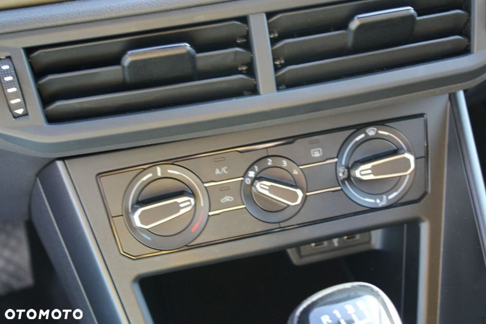 Volkswagen Polo - 23