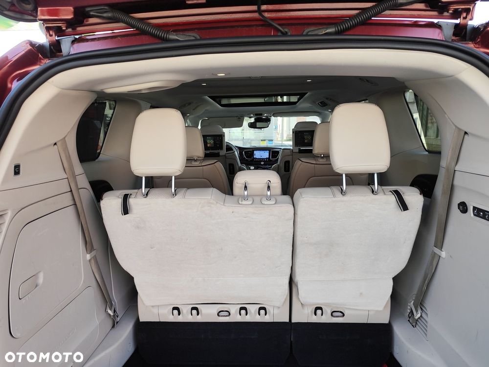 Chrysler Pacifica - 17